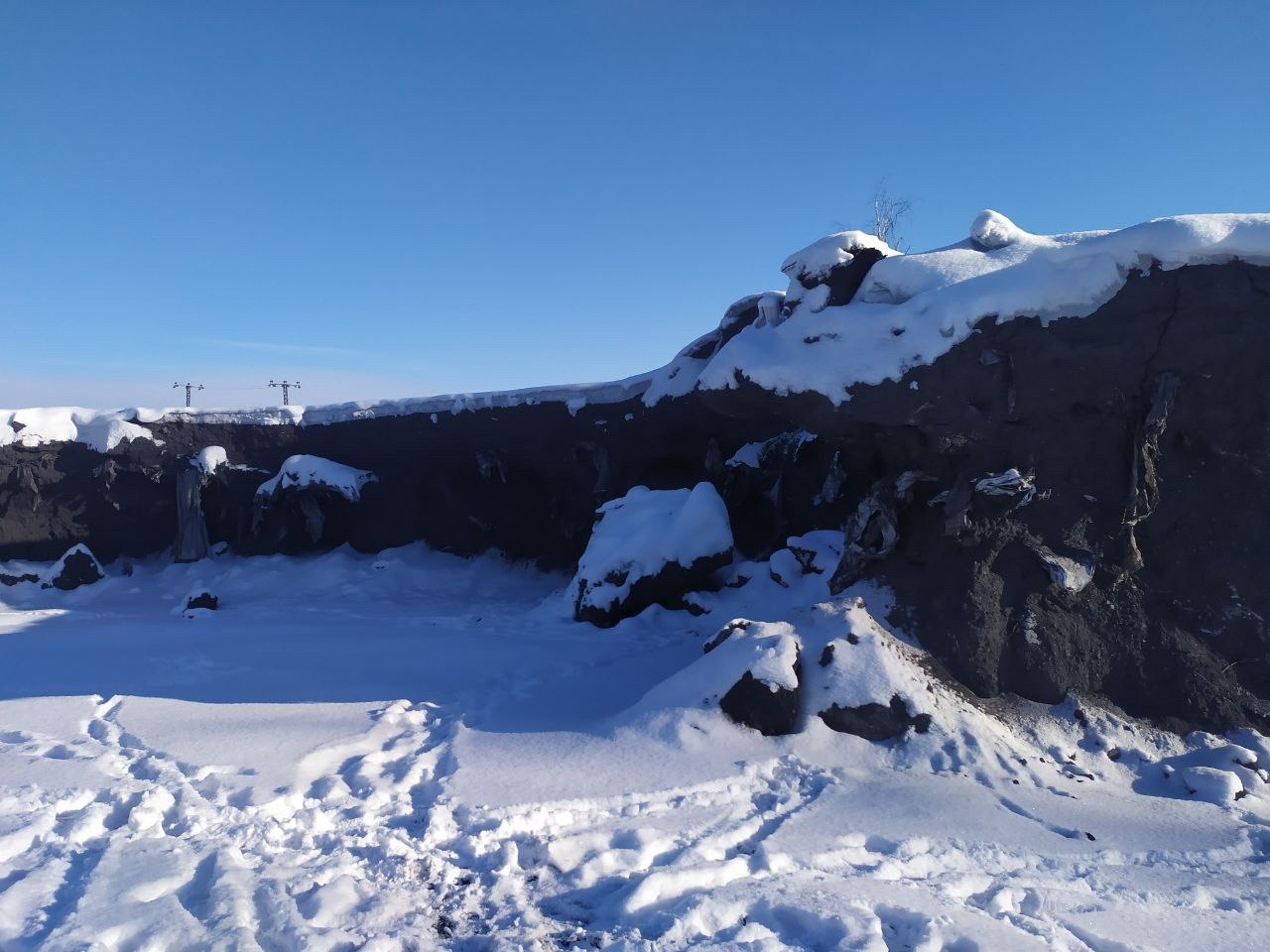 Жители Муслюмово жалуются, что соседнее предприятие травит их графитной пылью