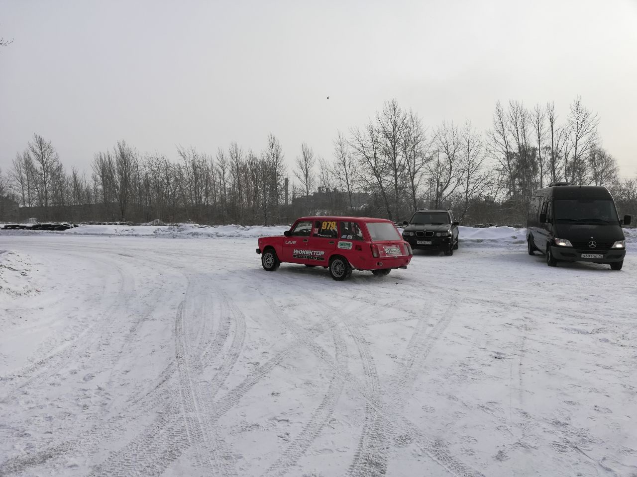 Губернатор Алексей Текслер сел за руль и устроил дрифт