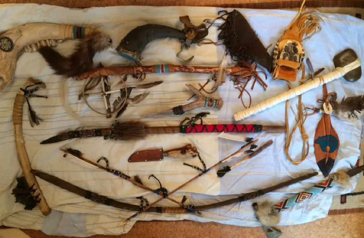 В Челябинске за 150 тысяч рублей продают коллекцию оружия индейцев