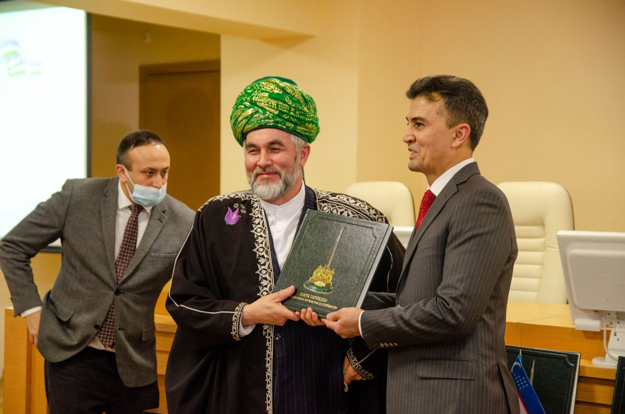 Книгу о героях и вкладе Узбекистана в Великую Победу презентовали в Челябинске