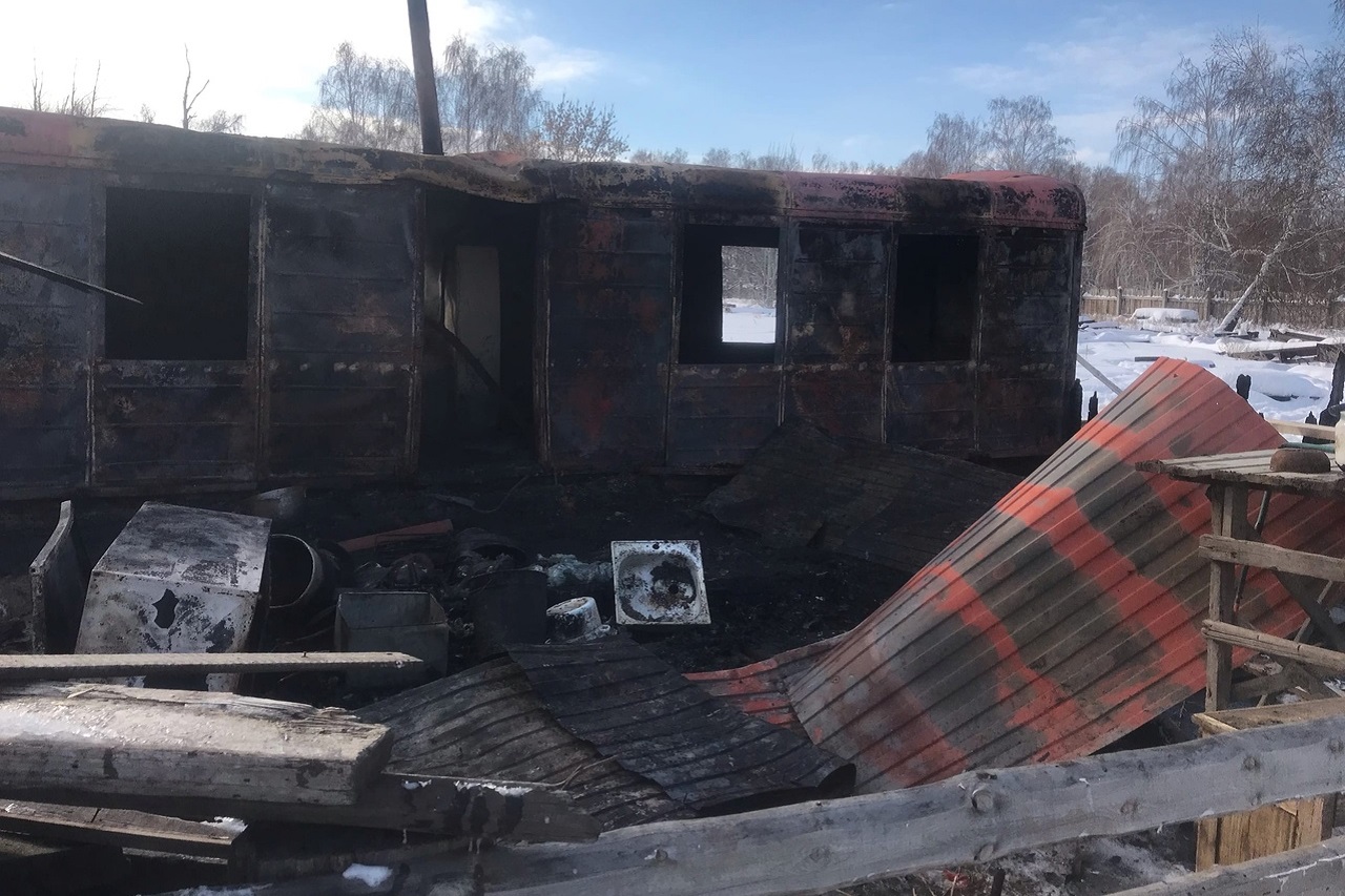 При пожаре под Челябинском погибли 2 человека При пожаре под Челябинском погибли 2 человека