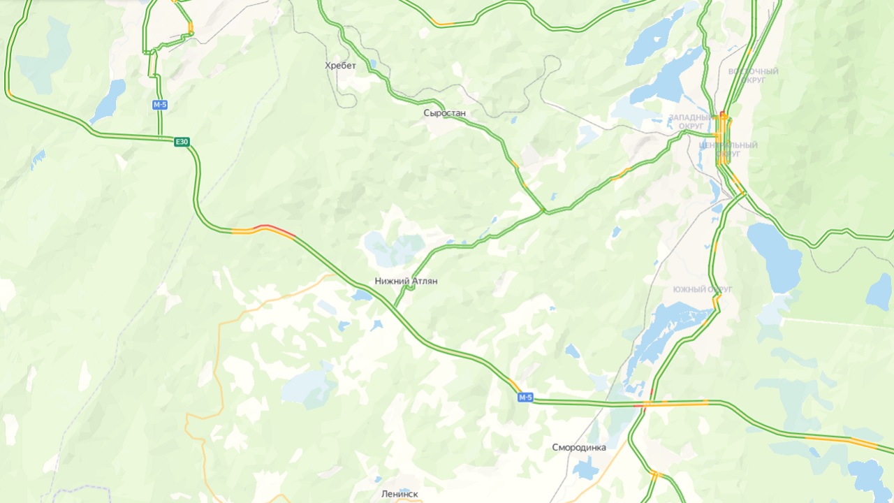 На трассе М5 в Челябинской области образовался затор из-за ДТП и метели