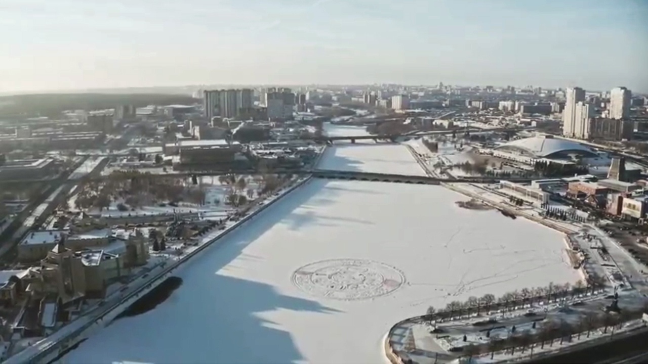 Гигантский рисунок на снегу появился в центре Челябинска ВИДЕО