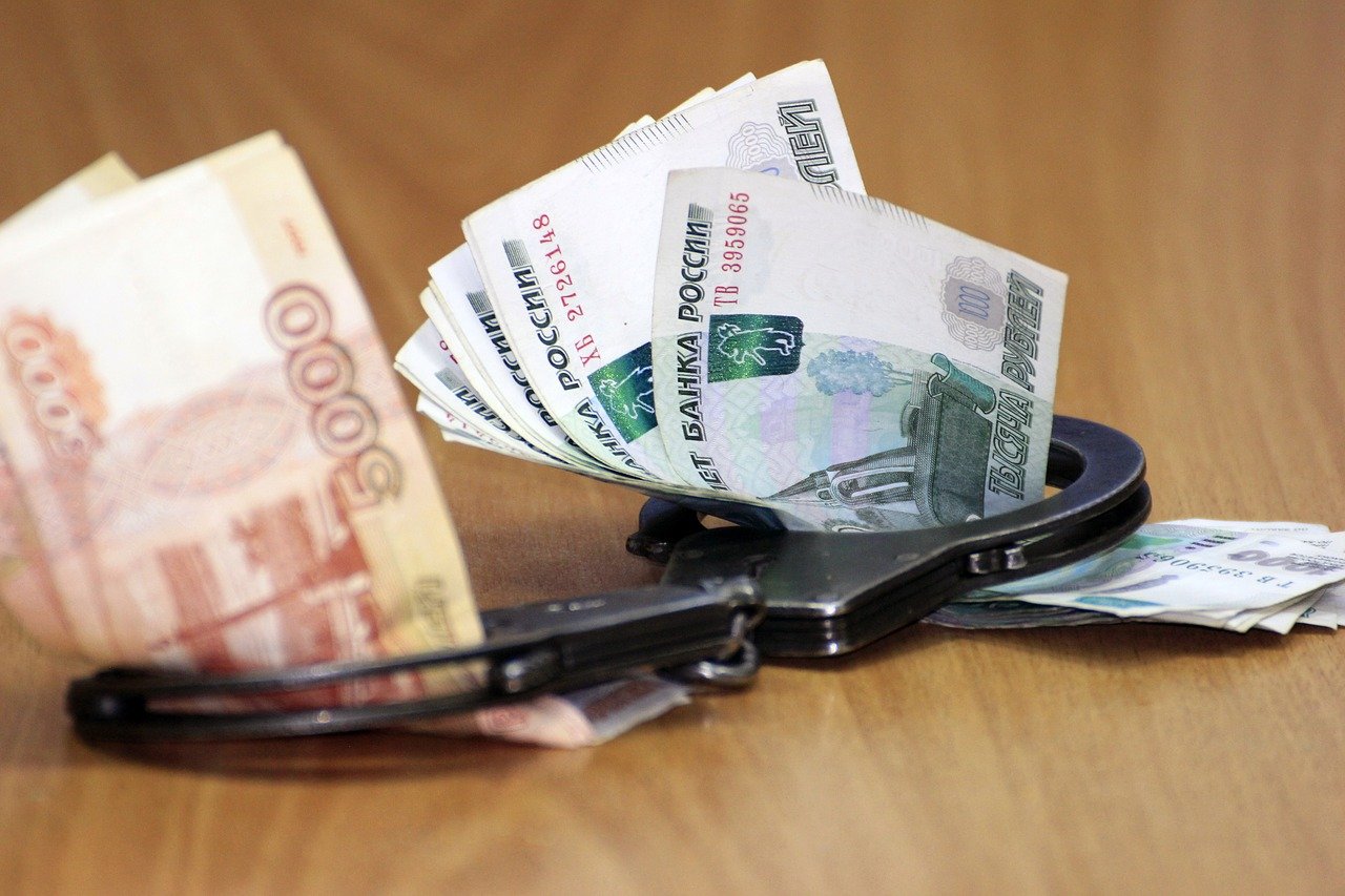 Полицейские из Челябинской области пролетели 7000 километров, чтобы задержать мошенника
