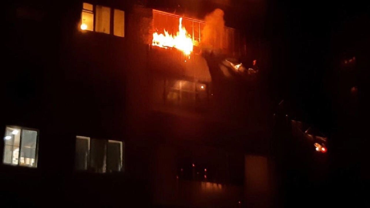 Квартира вспыхнула в жилом доме под Челябинском Квартира вспыхнула в жилом доме под Челябинском