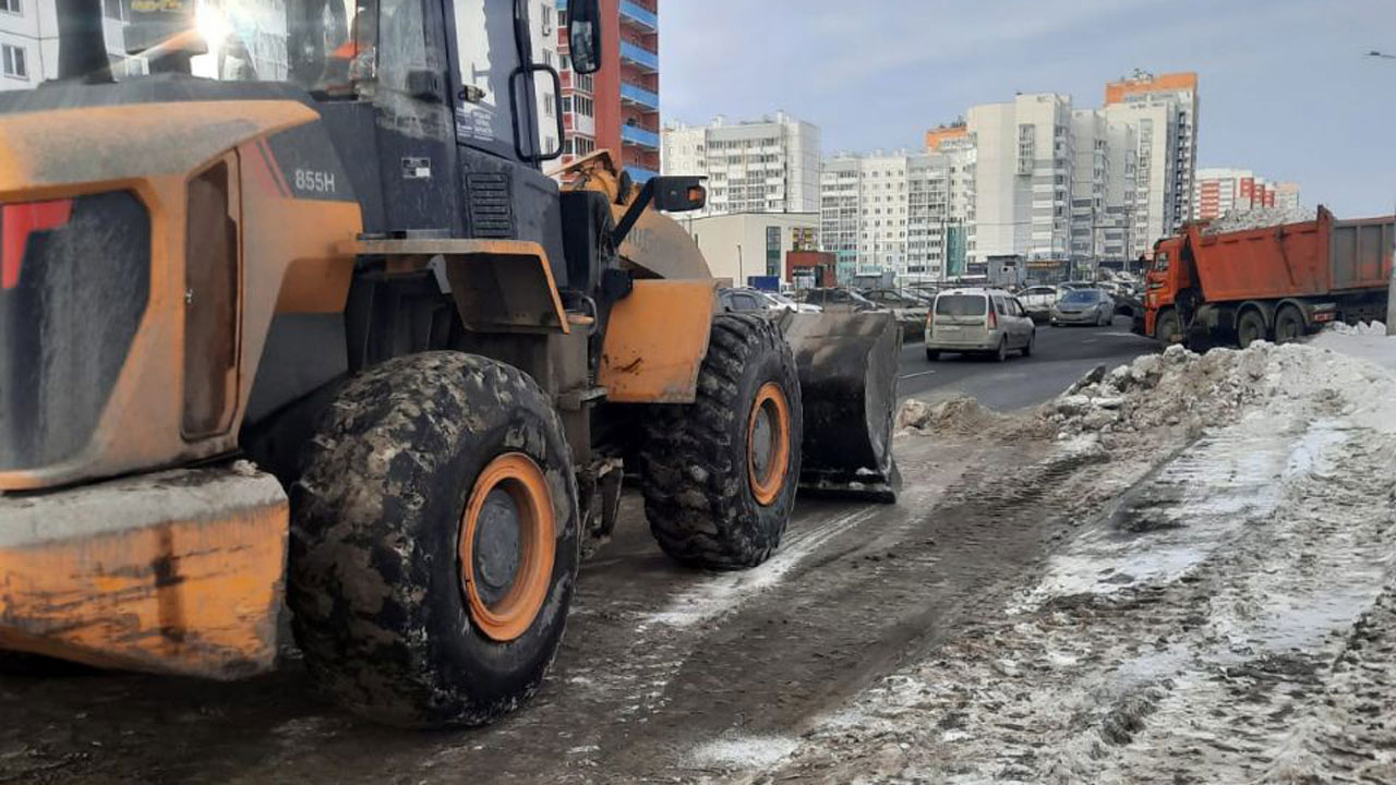 Наталья Котова поручила убрать снежные кучи с остановок и парковок