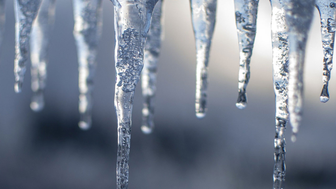 Наталья Котова поручила убрать снежные кучи с остановок и парковок