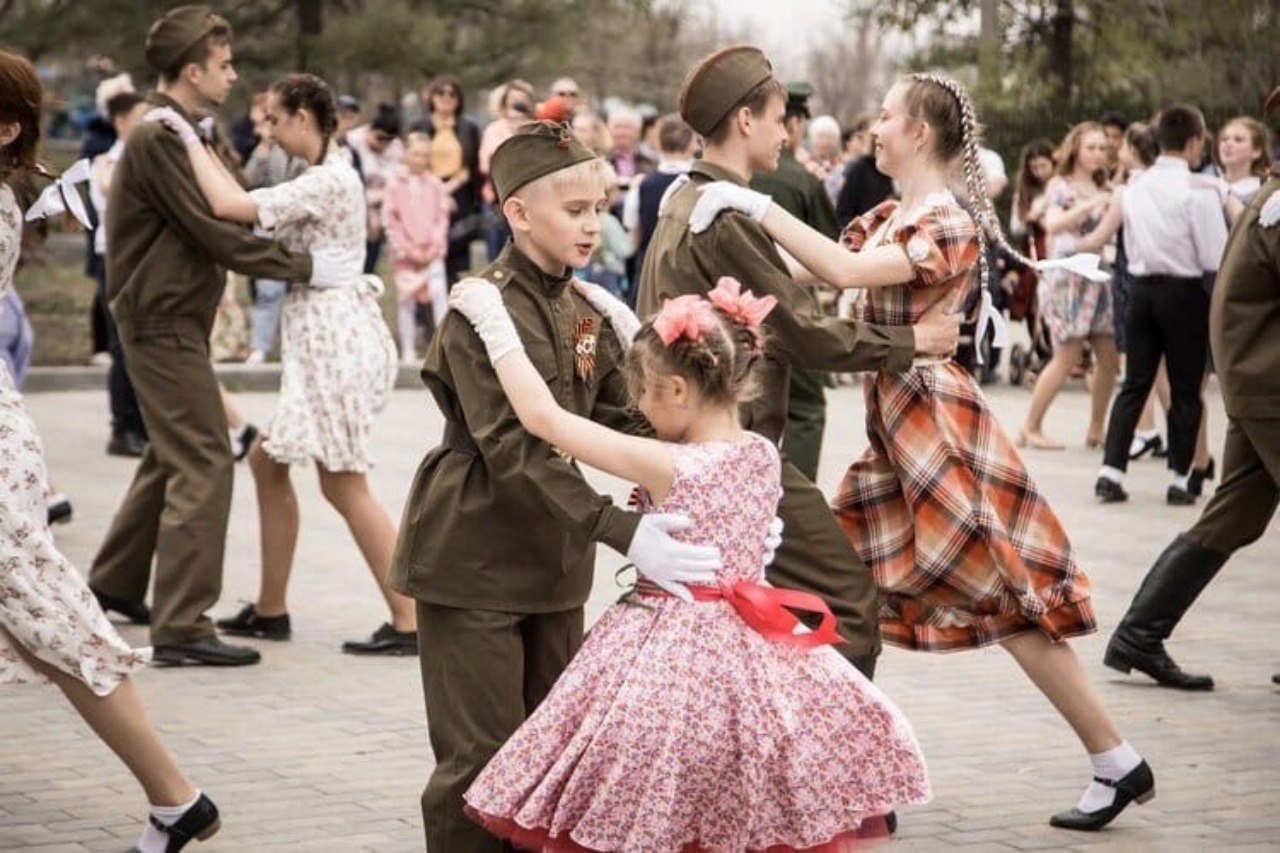 Сретенский бал: в Карталах прошёл Бал Победы