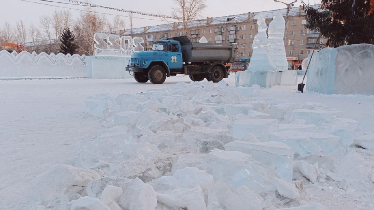 Вандалы разгромили ледовый городок в Копейске