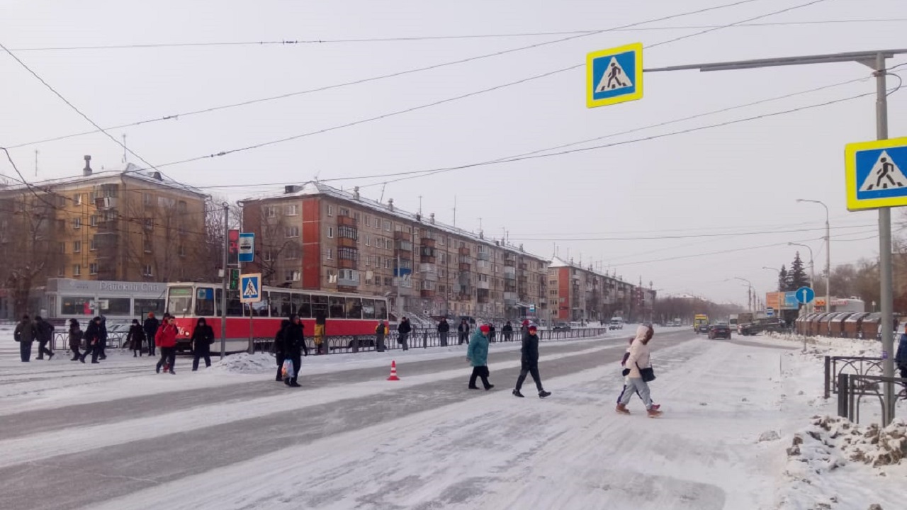 Два подростка попали под колеса автомобилей в Челябинской области