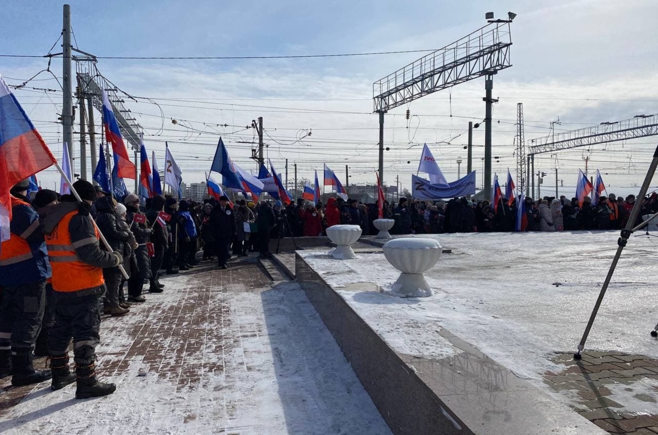 В Челябинске прошла акция в поддержку российских военных на Украине В Челябинске прошла акция в поддержку российских военных на Украине