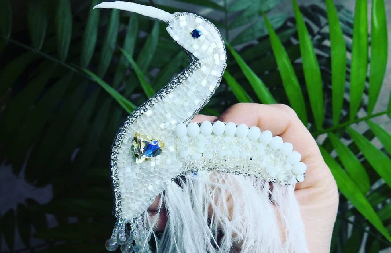 Бабочки, крабики и стрекозы: необычные броши из бисера делает жительница Челябинска