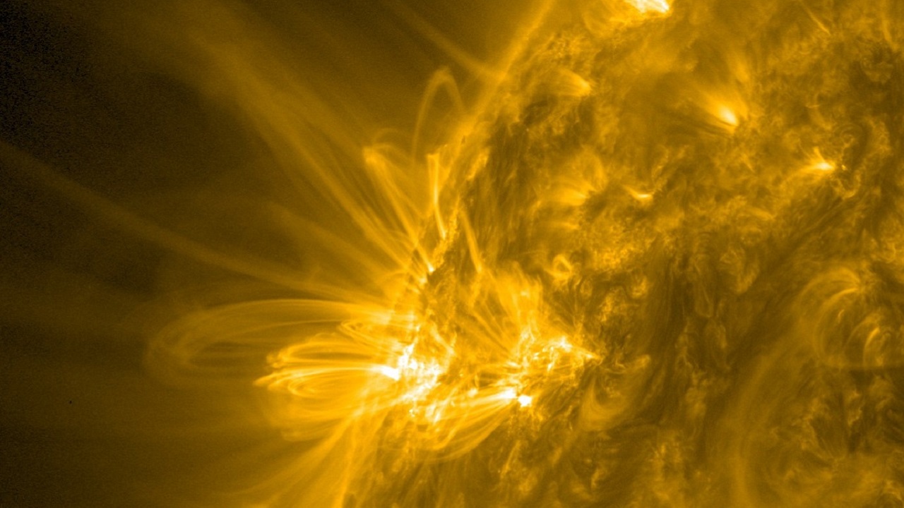 Магнитные бури 2022: на Солнце появились огромные пятна, которые больше Земли