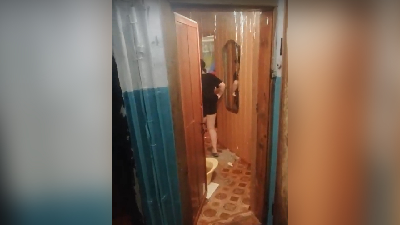 В Челябинске горячей водой затопило многоквартирный дом
