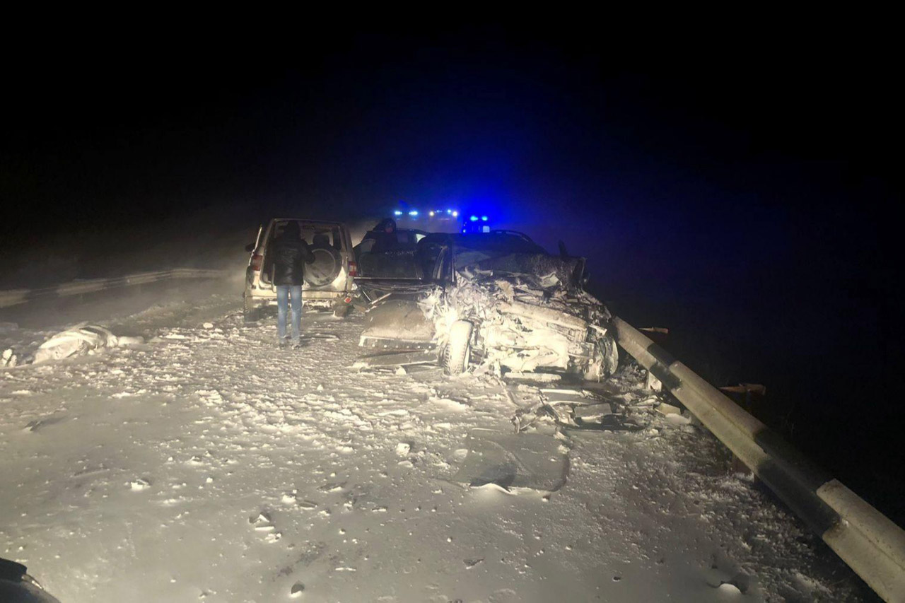 Три человека погибли в массовом ДТП на юге Челябинской области Три человека погибли в массовом ДТП на юге Челябинской области