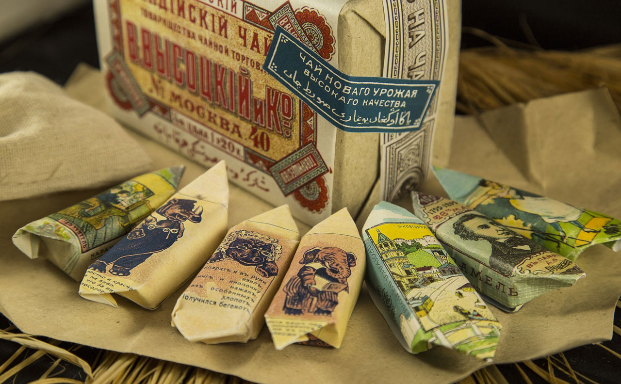 Упаковки чая и конфет времен царской России воссоздали в Челябинске