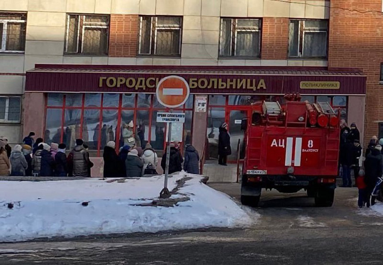 Пожар стал причиной экстренной эвакуации людей из поликлиники на Южном Урале