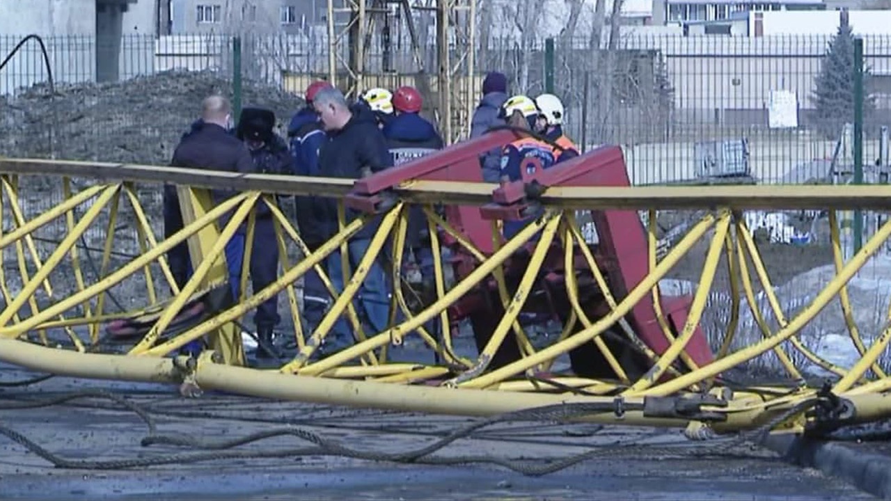 СК проводит проверку после смерти рабочего при падении крана в Челябинске