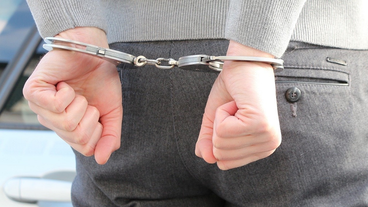Уроженца Челябинской области задержали в Москве за изнасилование 18-летней девушкиv Уроженца Челябинской области задержали в Москве за изнасилование 18-летней девушки