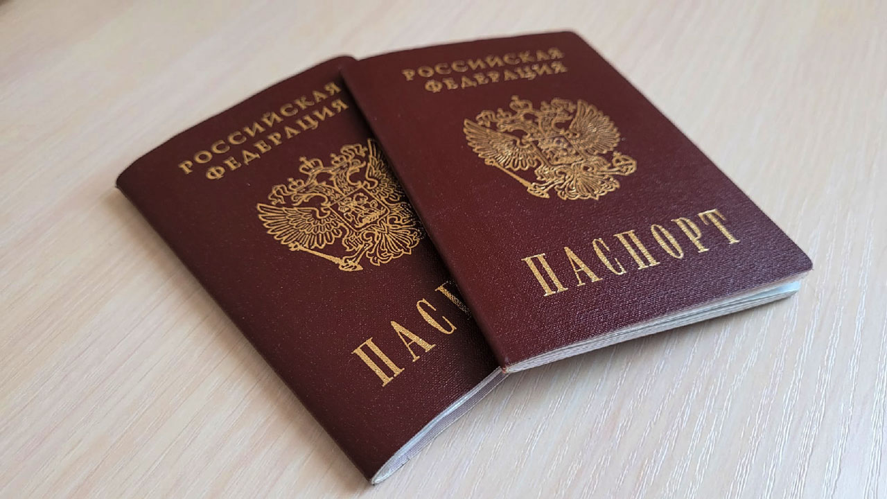 В Челябинской области вручили первый паспорт подростку из ДНР