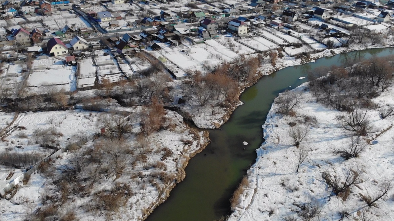 Зловонные стоки, стекающие в реку Миасс, обнаружили в Челябинске 