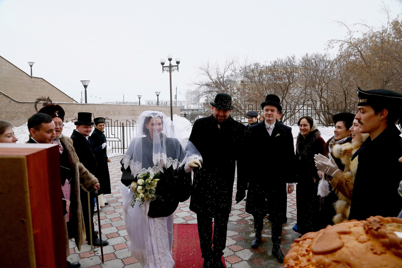 Молодожены из Челябинска устроили свадьбу в традициях начала XX века Молодожены из Челябинска устроили свадьбу в традициях начала XX века