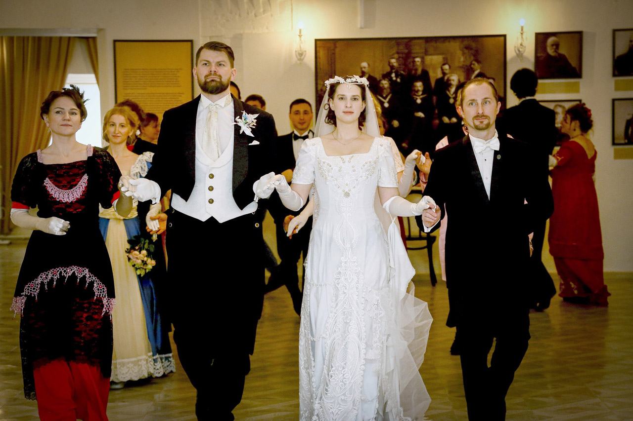 Молодожены из Челябинска устроили свадьбу в традициях начала XX века