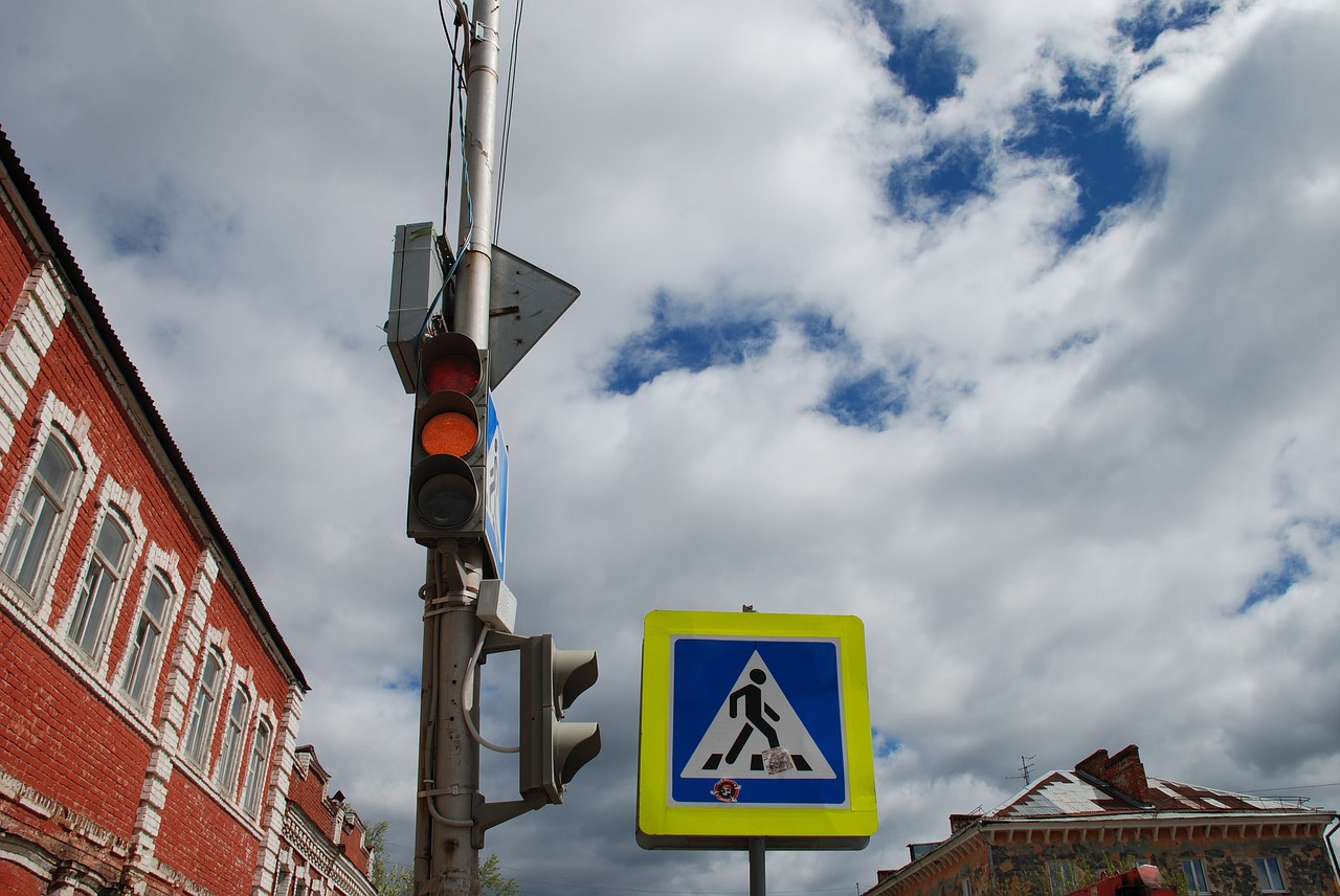Водителей Челябинска начнут штрафовать за проезд на желтый сигнал светофора