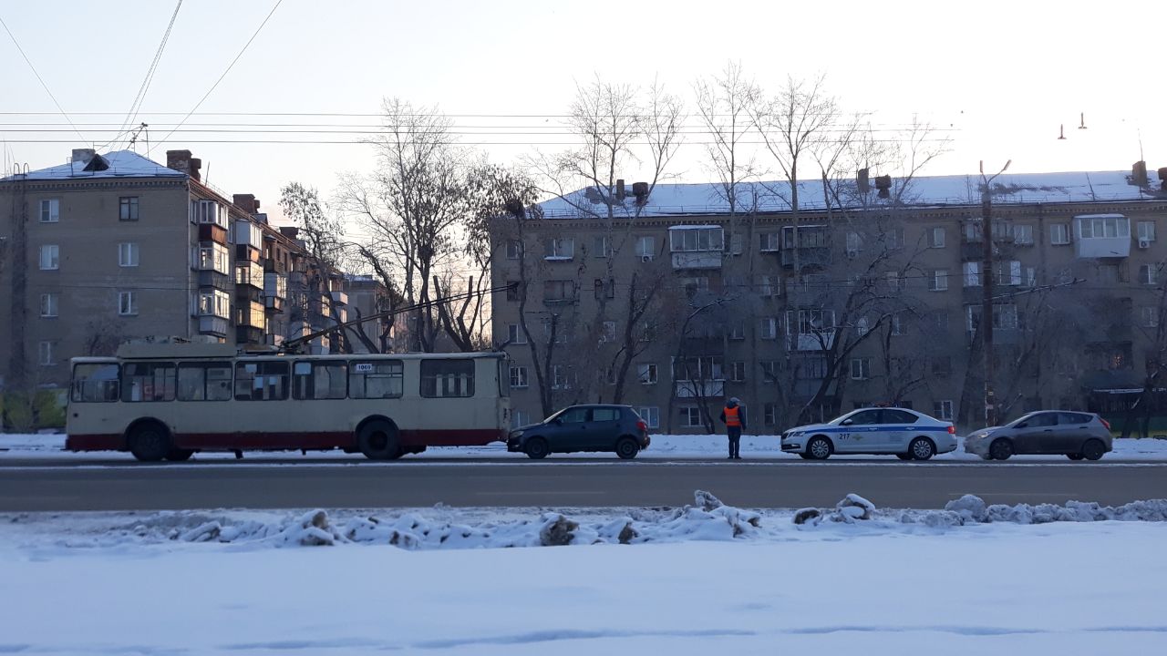 В Челябинске из-за ДТП парализовало движение троллейбусов В Челябинске из-за ДТП парализовало движение троллейбусов