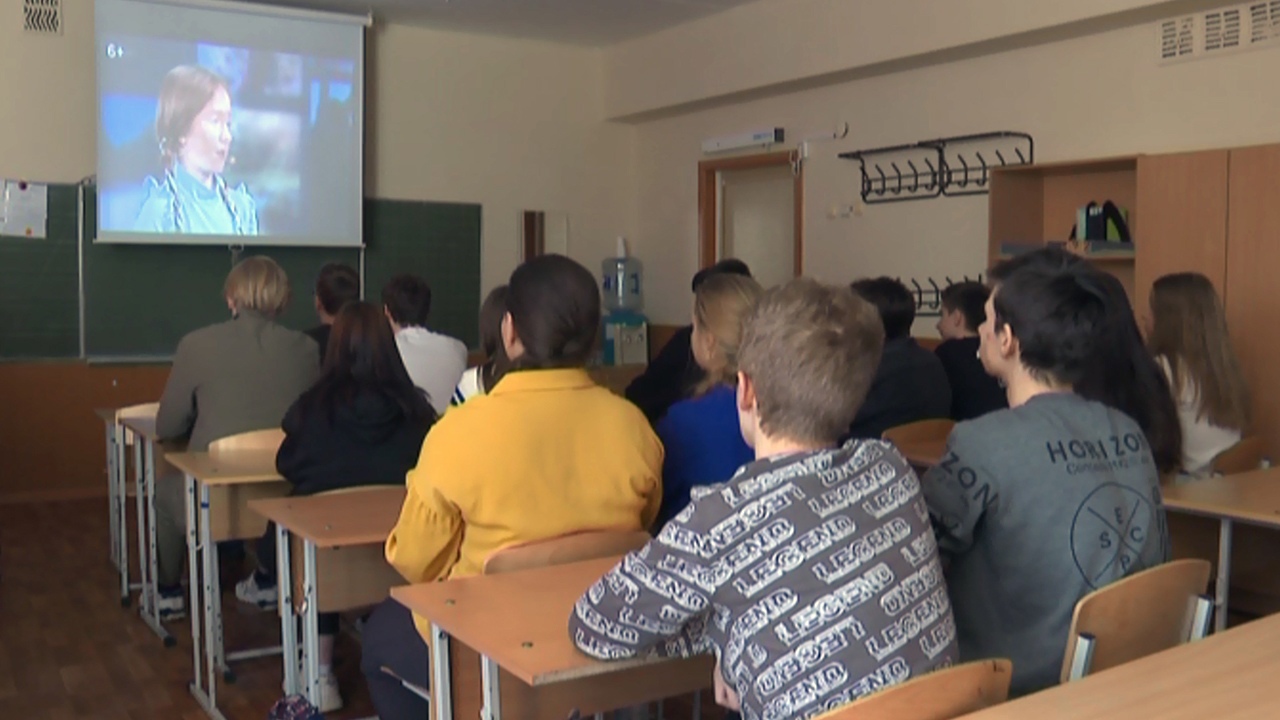 Открытый урок "Защитники мира" провели в одной из школ Челябинска 
