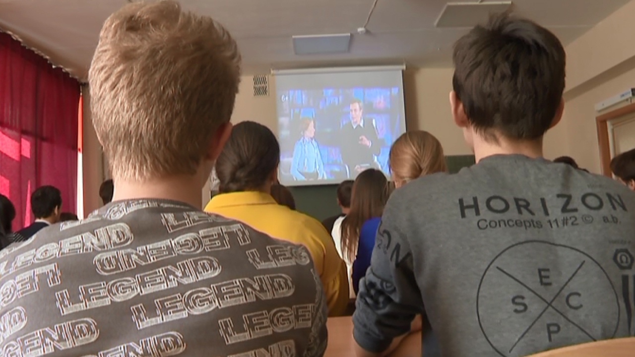 Открытый урок "Защитники мира" провели в одной из школ Челябинска 
