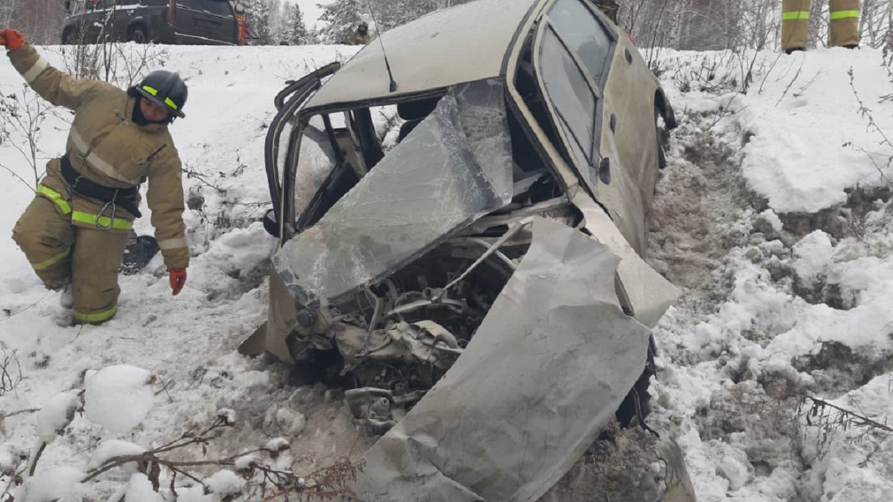 Водитель легковушки спровоцировал жуткое ДТП на трассе в Челябинской области