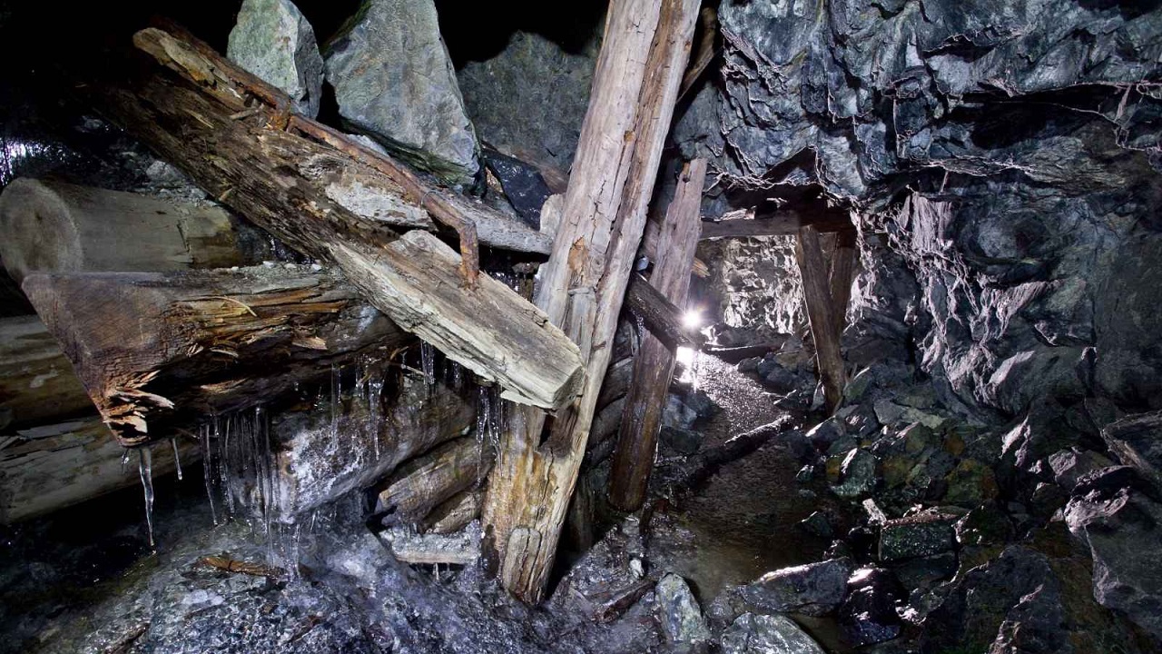Впечатляющие кадры подземелий "Золотой Горы" показал фотограф из Челябинска