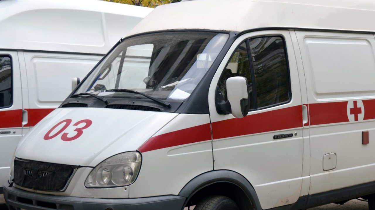 Внедорожник врезался в грузовик на трассе в Челябинской области, есть погибший