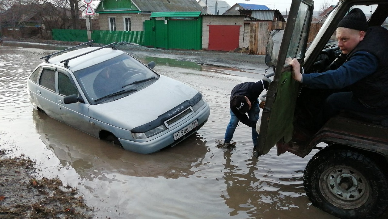 Автомобили-амфибии появились на дорогах в Челябинской области Автомобили-амфибии появились на дорогах в Челябинской области