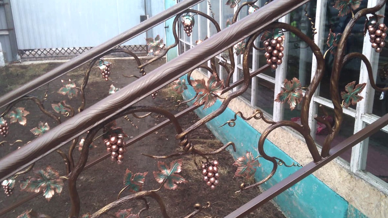 Горгона с человеческий рост: шедевры из металла создает кузнец в Челябинской области