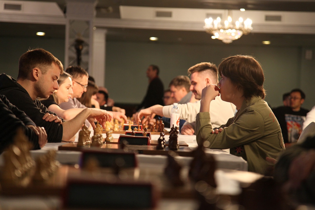29 гроссмейстеров приняли участие в шахматном турнире памяти Евгения Свешникова в Челябинске