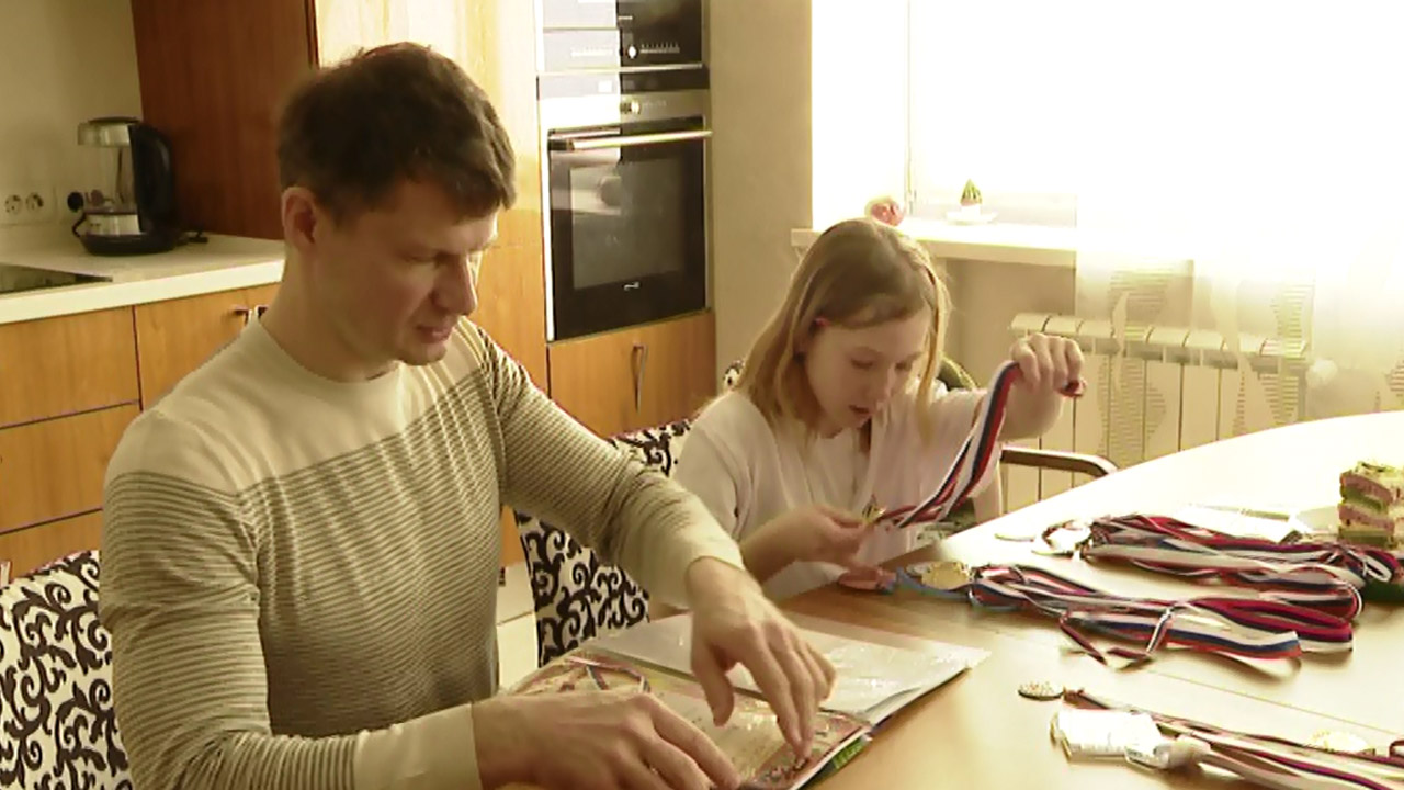 И спортсмены, и полиглоты: многодетная семья из Челябинска растит талантливых детей И спортсмены, и полиглоты: многодетная семья из Челябинска растит талантливых детей