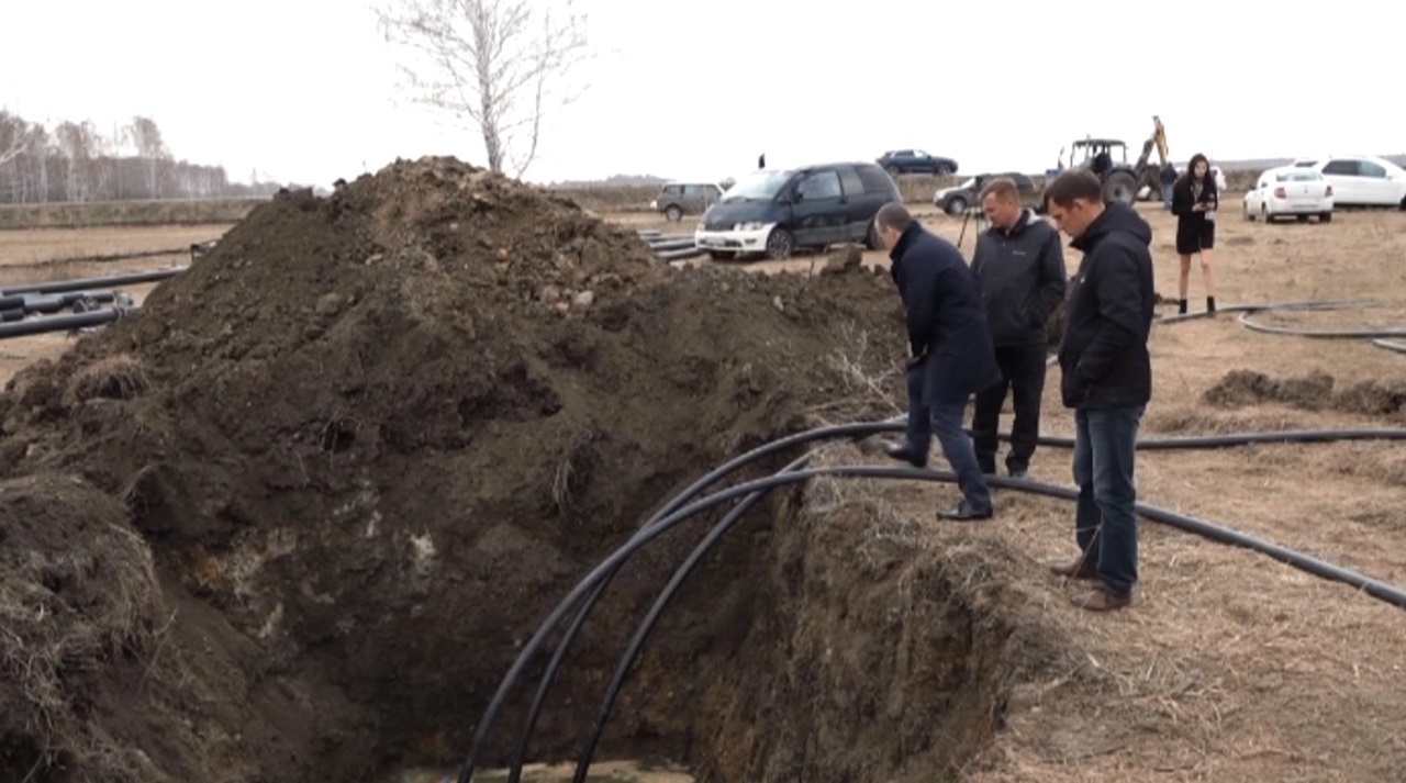 Крупную коммунальную аварию устраняют в поселке под Челябинском Крупную коммунальную аварию устраняют в поселке под Челябинском
