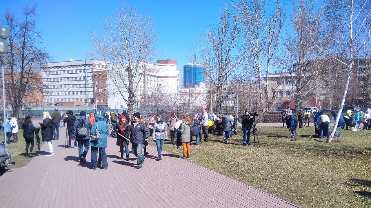 Депутаты Заксобрания Челябинской области вышли на субботник Депутаты Заксобрания Челябинской области вышли на субботник
