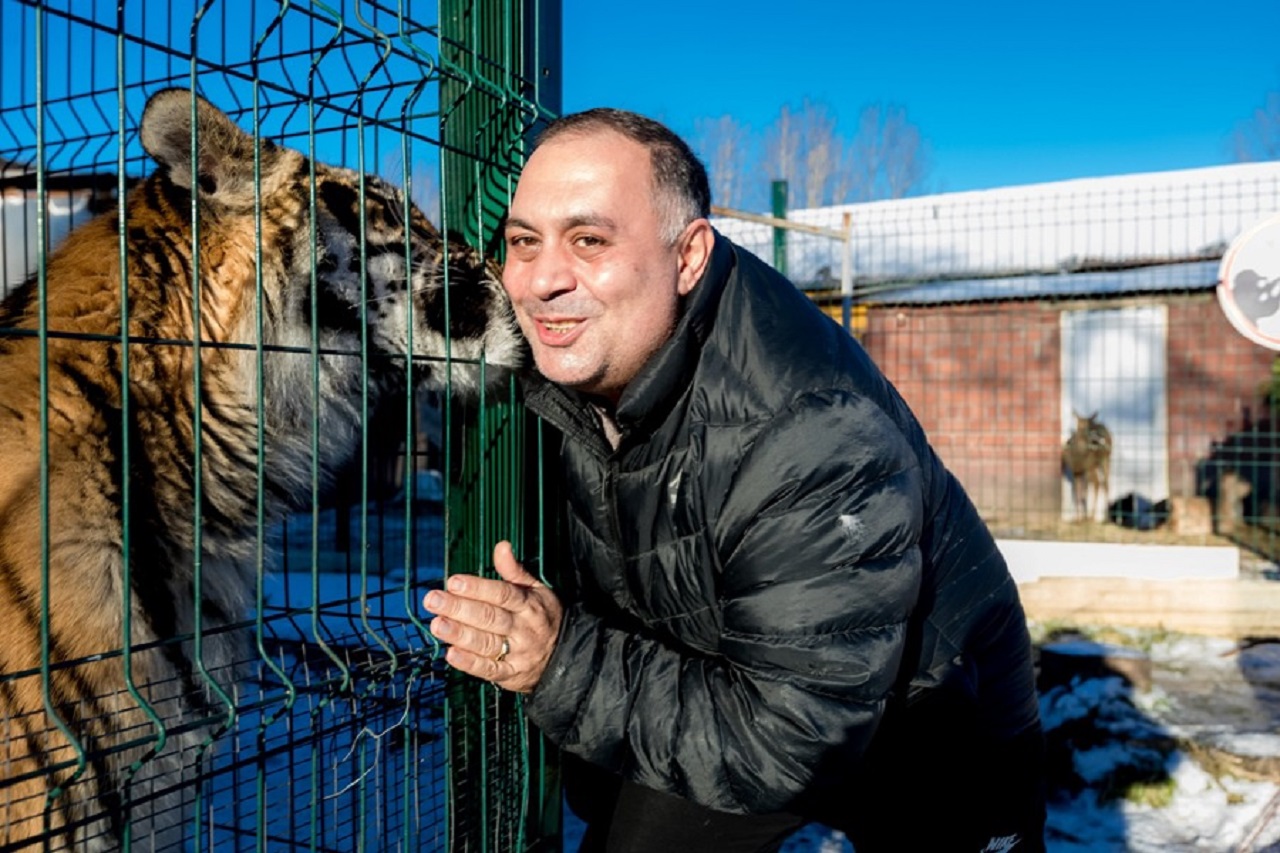Будет спасать животных: челябинский зоозащитник Карен Даллакян уехал на Донбасс