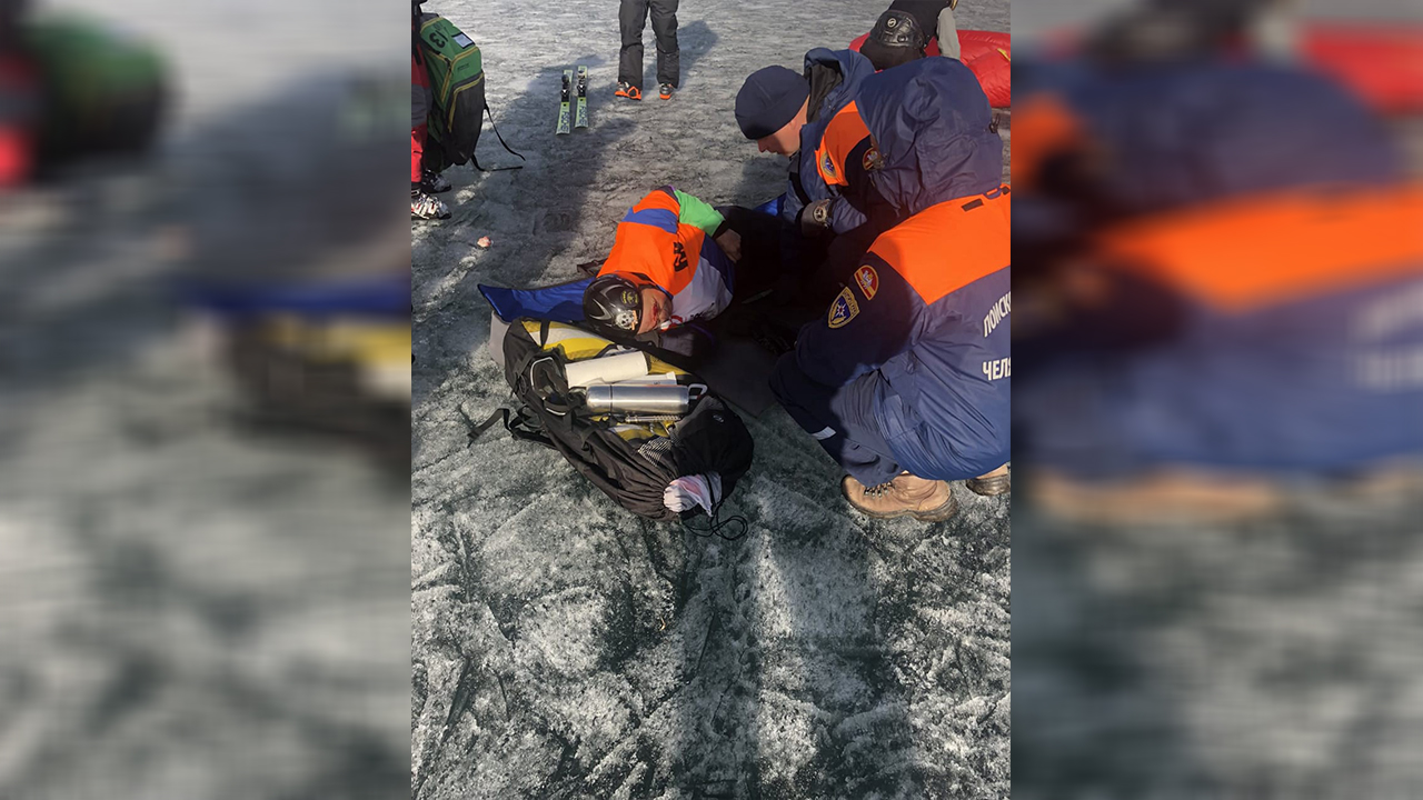 Помогли спасатели: в Челябинской области спортсмен получил серьезные травмы на льду Тургояка