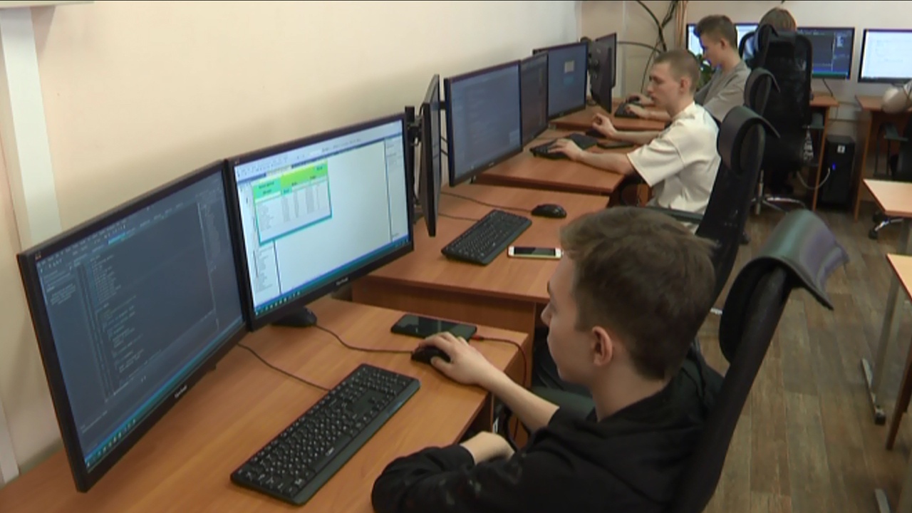 Жители Челябинской области могут бесплатно получить профессию в IT и энергетике