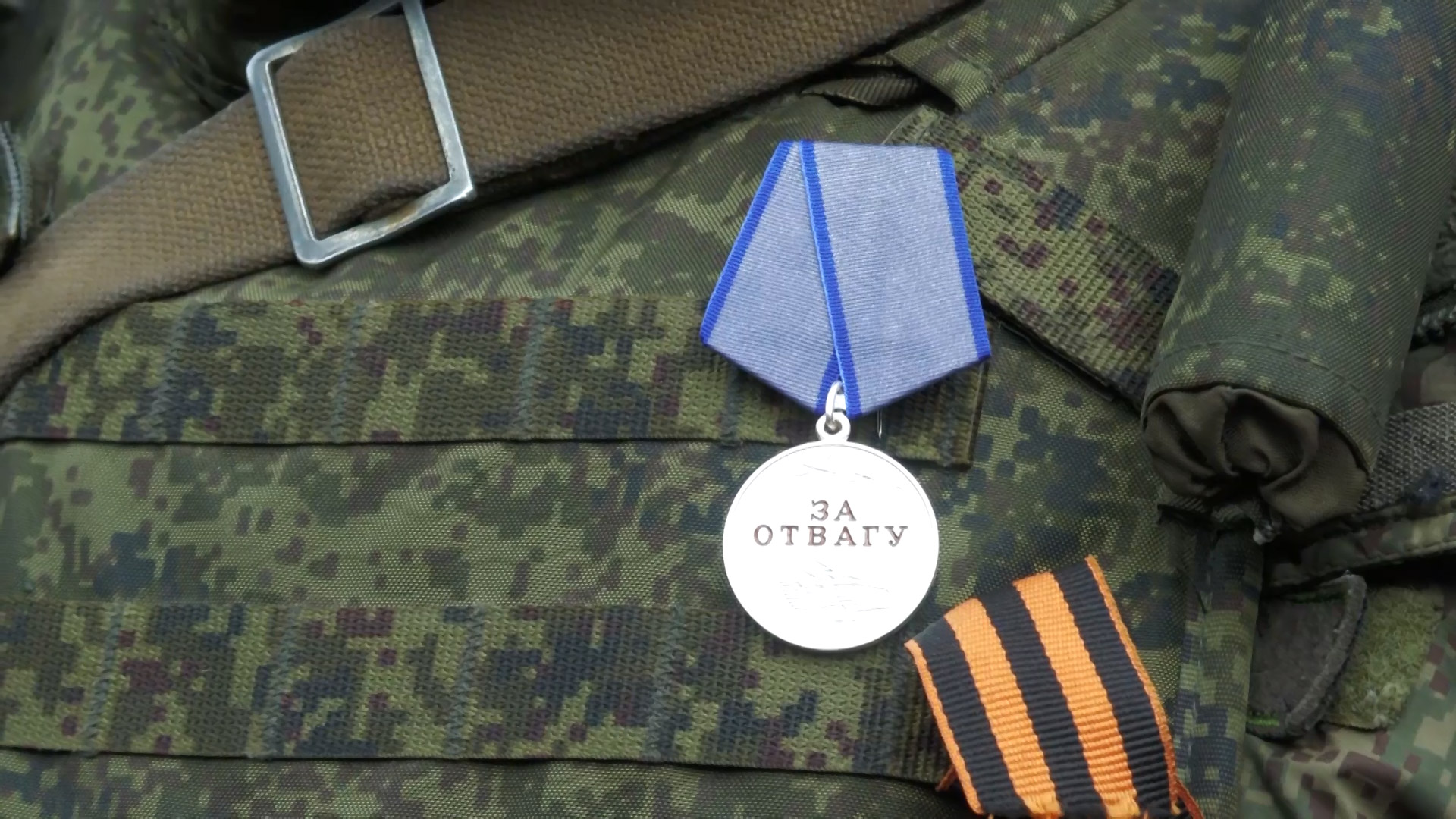 Командующий ЦВО вручил госнаграды участникам спецоперации на Украине