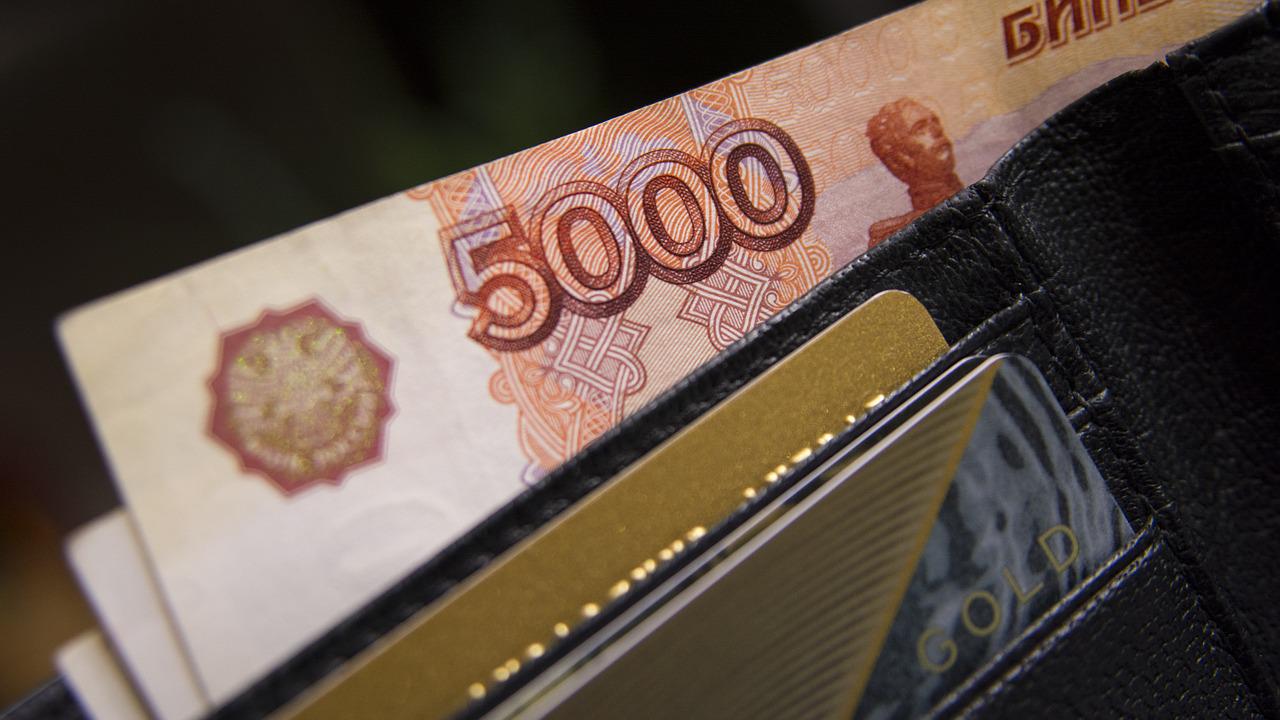 Пыталась заработать: в Челябинске женщина отдала мошенникам почти 1,5 млн рублей