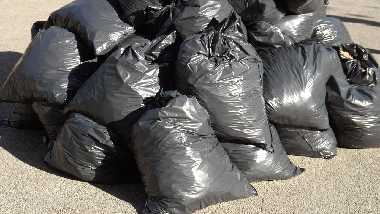 Жителям Челябинска рассказали о штрафах за запрещенный мусор