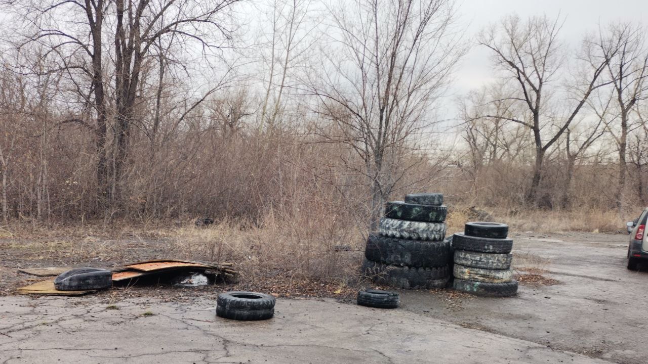 Токсичны и опасны: свалку покрышек обнаружили в Магнитогорске