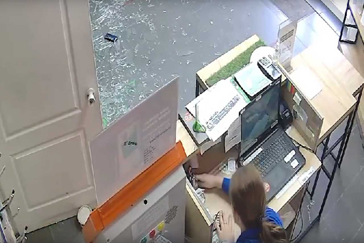Салон сотовой связи в Челябинской области ограбили на 250 тысяч рублей Салон сотовой связи в Челябинской области ограбили на 250 тысяч рублей
