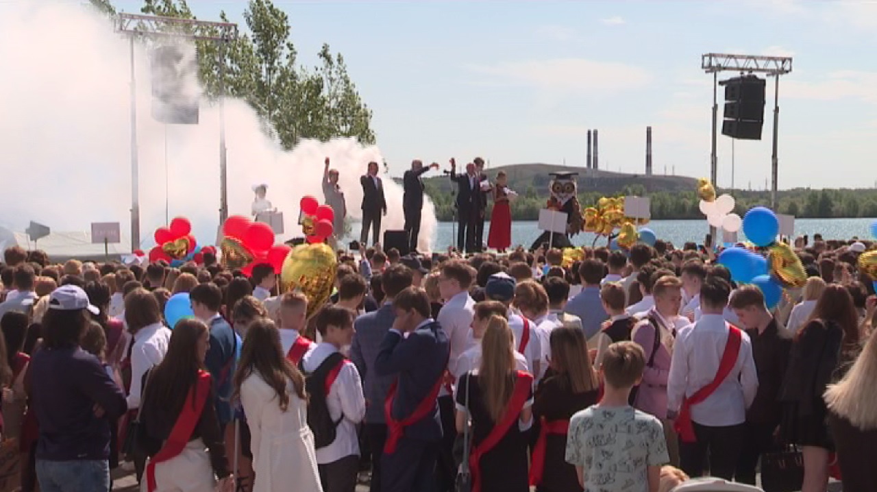 В Магнитогорске прошел традиционный Парад выпускников