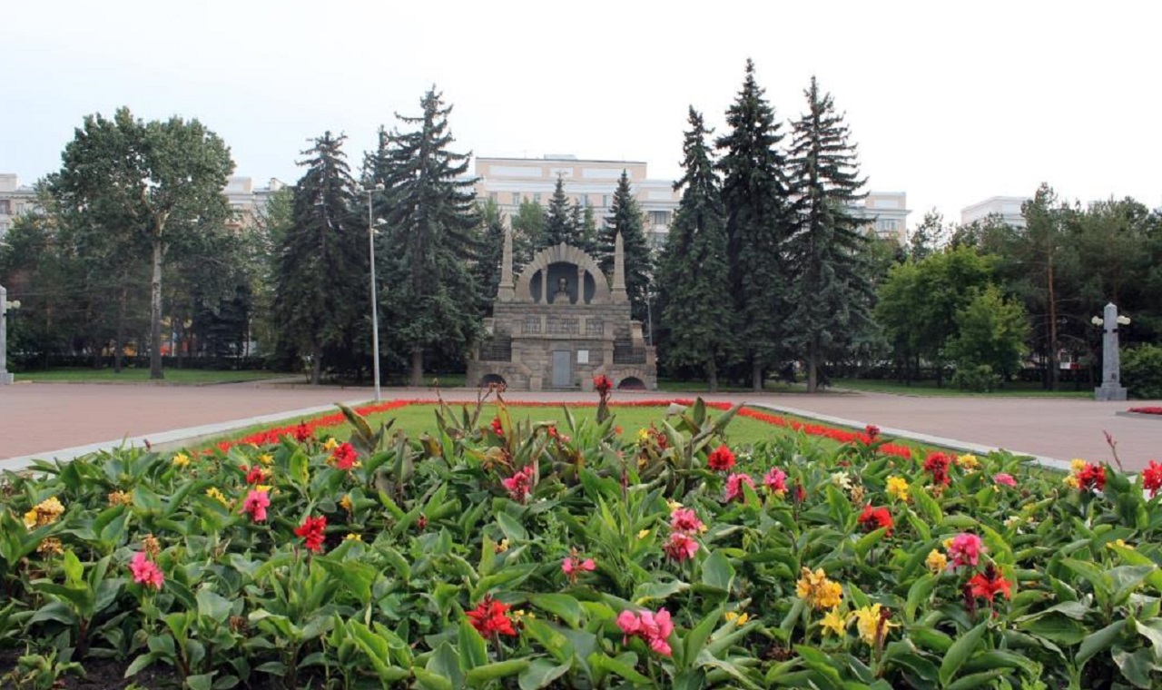 Улицы Челябинска к лету украсят благоухающими цветами